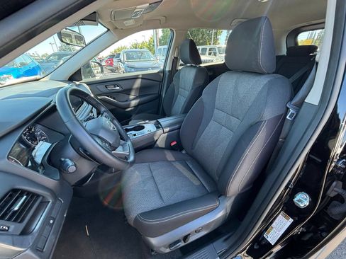 Used 2025 Nissan Rogue SV FWD image 38