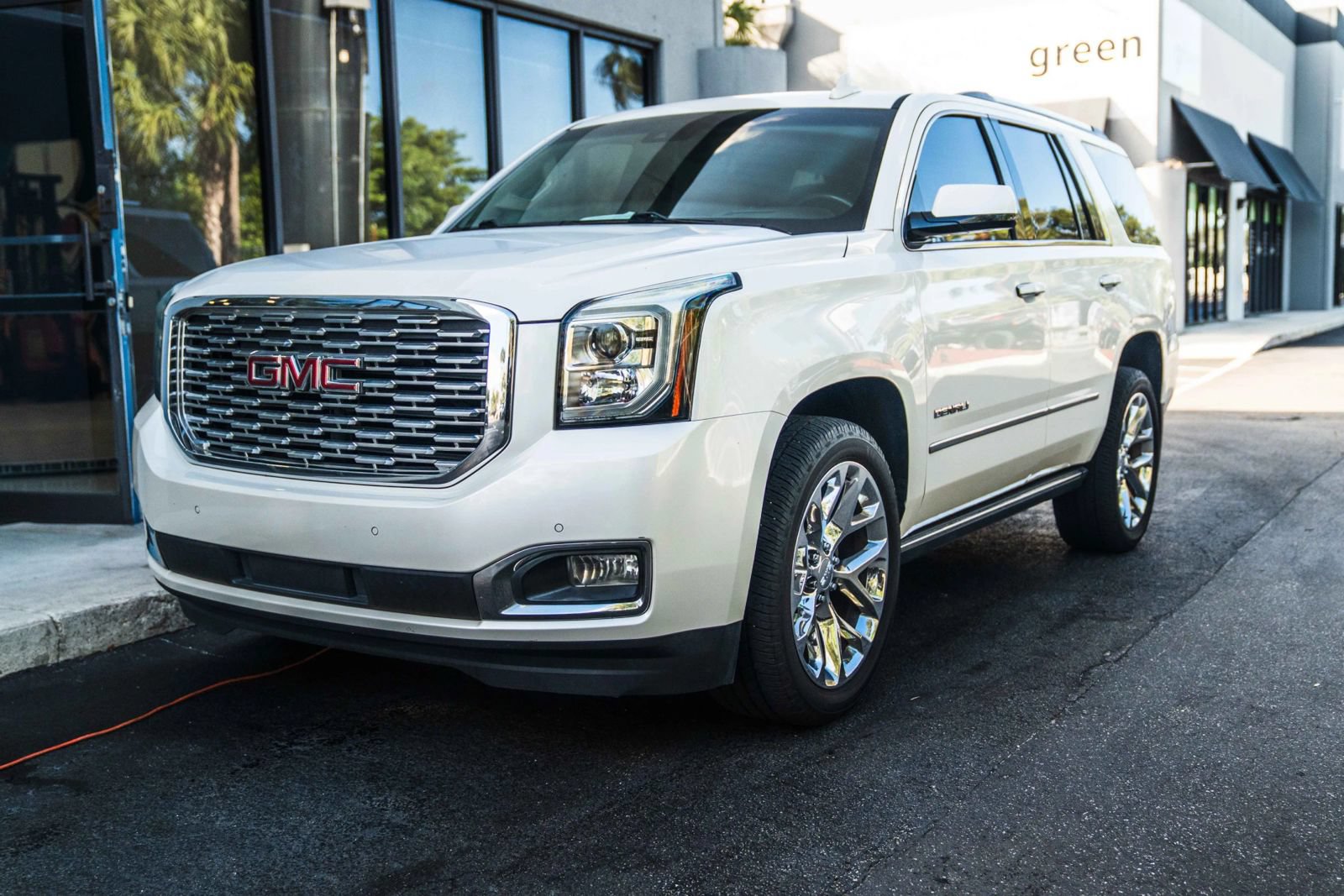 Used 2018 GMC Yukon Denali w/ Open Road Package RWD image 2