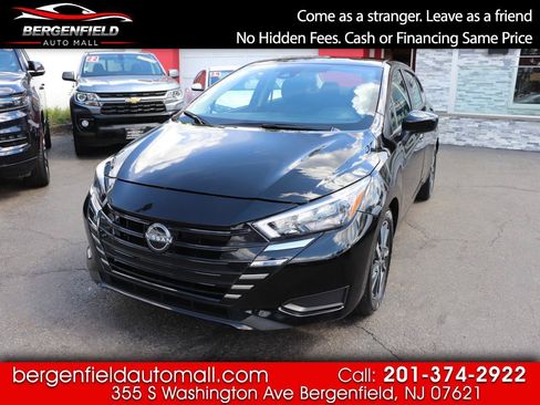 Used 2025 Nissan Versa SV FWD image 1