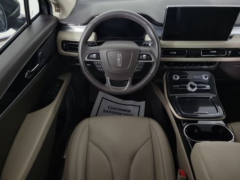 Used 2023 Lincoln Nautilus FWD w/ Premium Package image 10