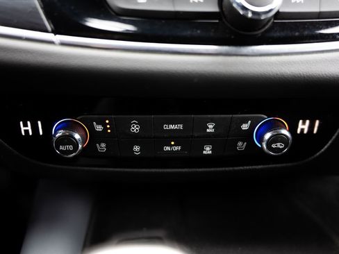 Used 2020 Buick Enclave Premium w/ Surround and Sites Package image 19