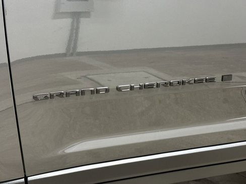 New 2026 Jeep Grand Cherokee L 4WD image 27