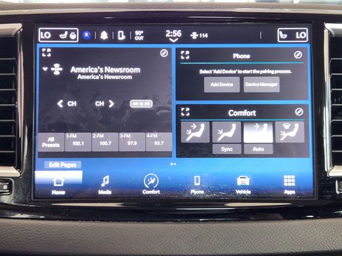 Used 2023 Chrysler Pacifica Touring-L FWD image 18