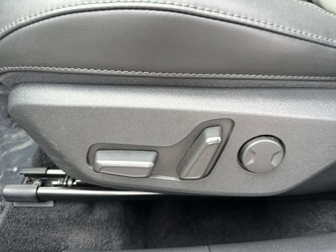 Used 2023 Kia Niro EX image 14