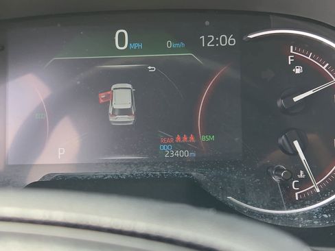 Used 2025 Toyota RAV4 XLE image 21