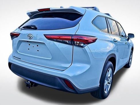 Used 2023 Toyota Highlander L image 11