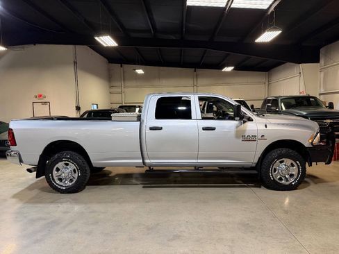 Used 2016 RAM 3500 Tradesman w/ Chrome Appearance Group AWD/4WD image 8