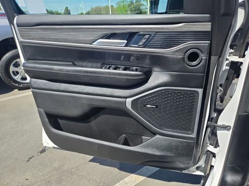 Used 2024 Jeep Wagoneer L Series II image 19