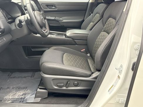 Used 2024 Nissan Pathfinder SV FWD image 11