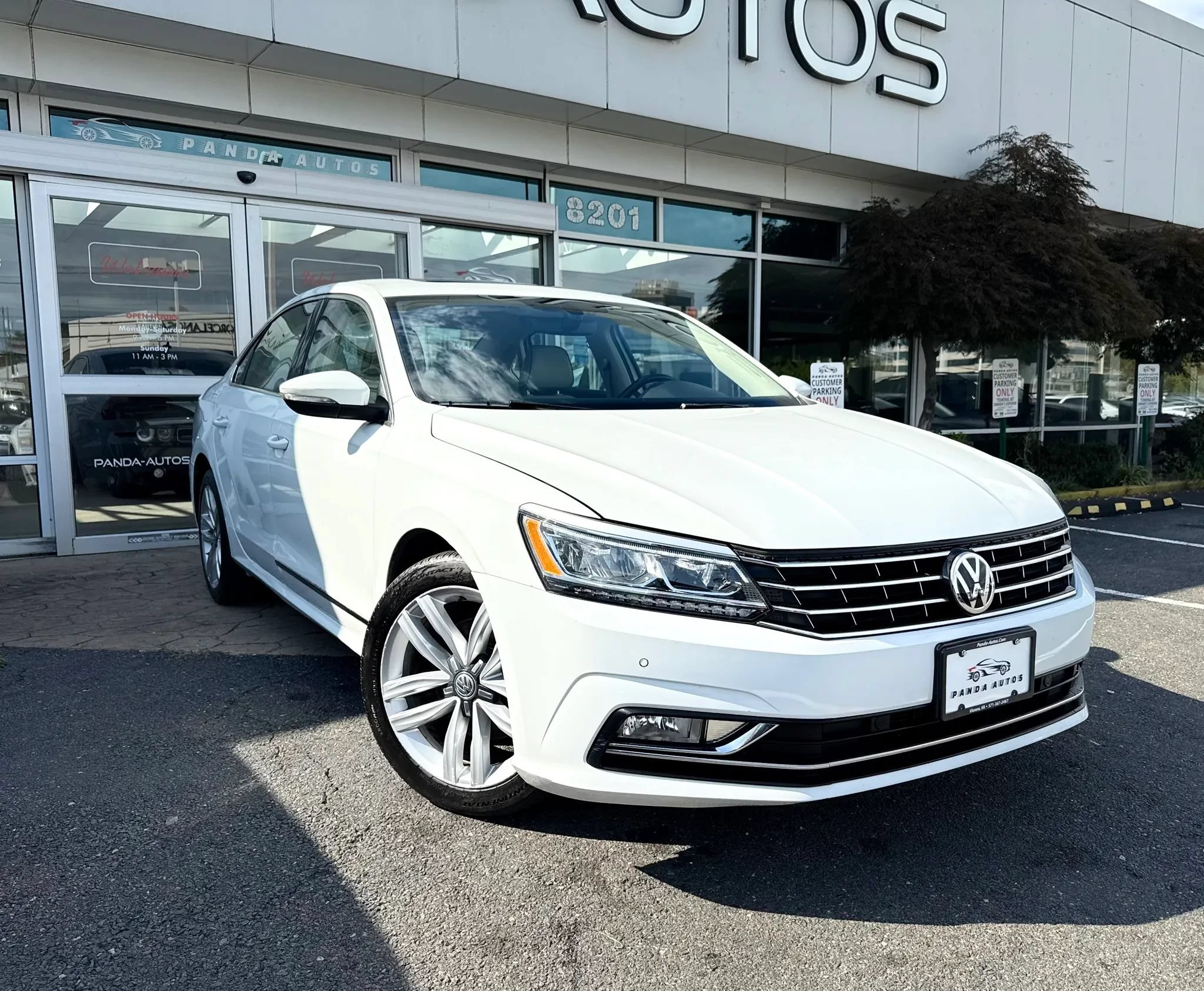 Used 2017 Volkswagen Passat 1.8T SE FWD image 1