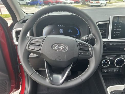 New 2025 Hyundai Venue Limited image 28