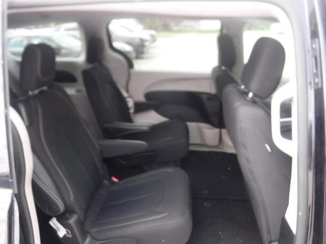Used 2023 Chrysler Voyager LX FWD image 5