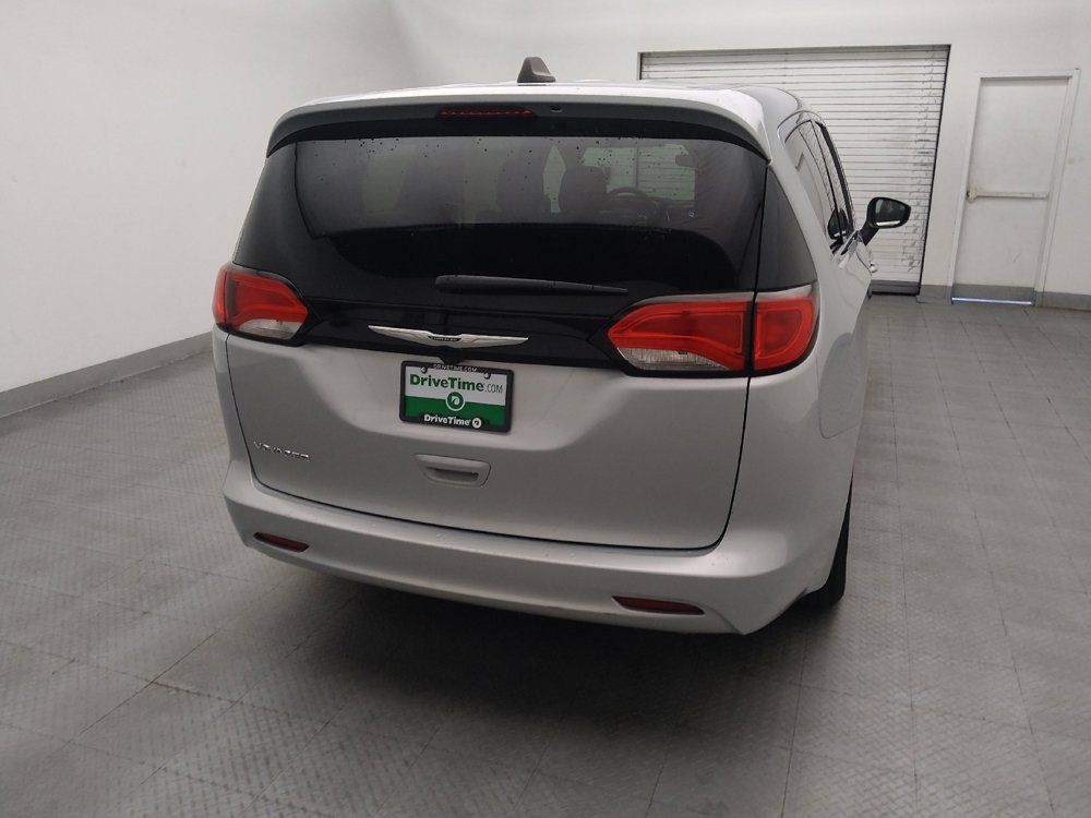 Used 2023 Chrysler Voyager LX FWD image 7