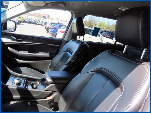 Certified 2023 Jeep Grand Cherokee L Limited w/ Luxury Tech Group II AWD/4WD image 14