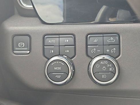 Certified 2025 GMC Sierra 1500 SLT AWD/4WD image 16