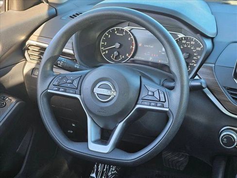 Used 2024 Nissan Altima 2.5 SV image 12