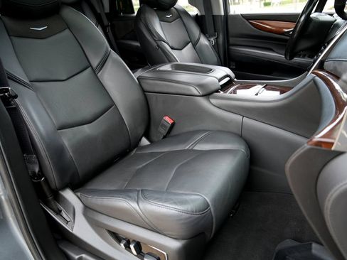 Used 2019 Cadillac Escalade Premium Luxury AWD/4WD image 8