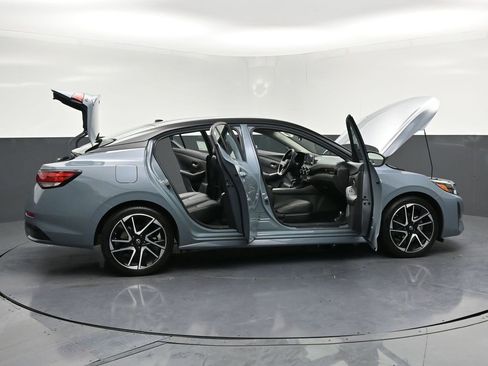 Used 2024 Nissan Sentra SR w/ SR Premium Package image 35