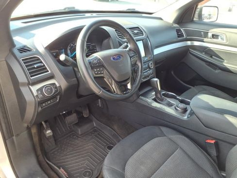 Used 2017 Ford Explorer XLT w/ Equipment Group 201A AWD/4WD image 8