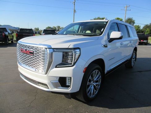 Used 2023 GMC Yukon XL Denali AWD/4WD image 11