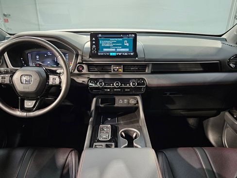 Used 2025 Honda Pilot Black Edition image 10