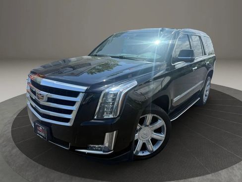 Used 2019 Cadillac Escalade Luxury AWD/4WD image 2
