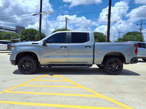 Used 2024 Chevrolet Silverado 1500 LT Trail Boss w/ LPO, Dark Essentials Package AWD/4WD image 8
