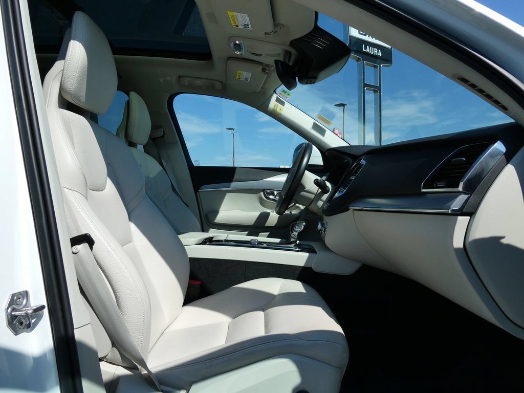 Used 2021 Volvo XC90 T5 Momentum w/ Advanced Package AWD/4WD image 14