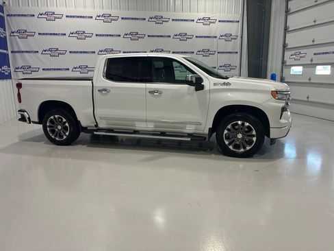 Used 2025 Chevrolet Silverado 1500 High Country w/ Technology Package AWD/4WD image 9