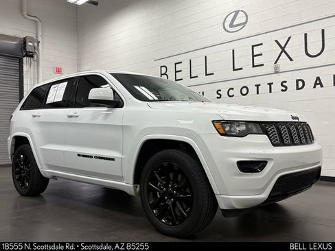 Used 2022 Jeep Grand Cherokee Laredo X RWD image 2