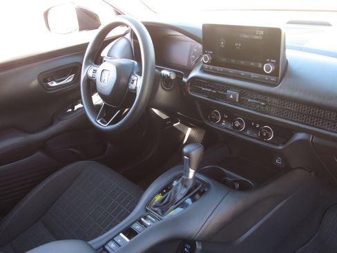 Certified 2024 Honda HR-V LX image 9