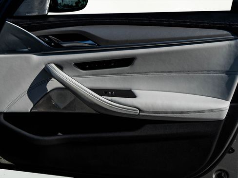 Used 2021 BMW M5 w/ Executive Package image 47