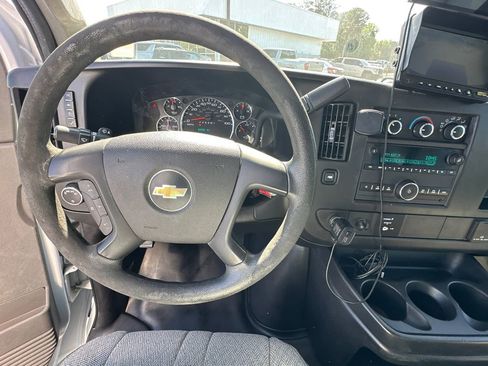 Used 2016 Chevrolet Express 3500 RWD image 19