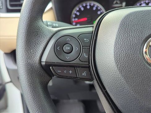 Used 2022 Toyota RAV4 XLE AWD/4WD image 12