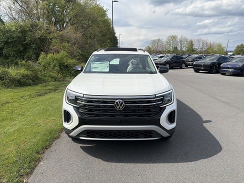 New 2026 Volkswagen Atlas Peak Edition AWD/4WD image 2