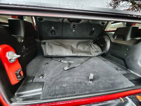 Used 2020 Jeep Wrangler Unlimited Sahara image 25