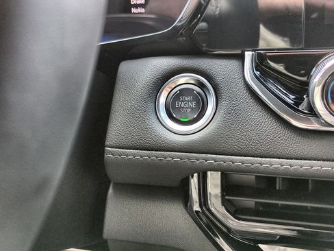 New 2025 Chevrolet Colorado LT w/ LT Convenience Package image 17