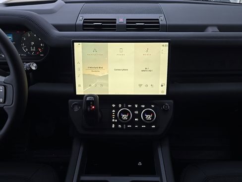 New 2026 Land Rover Defender 130 X-Dynamic SE AWD/4WD image 18