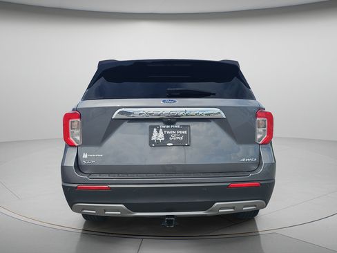 Used 2022 Ford Explorer XLT w/ Equipment Group 202A AWD/4WD image 4