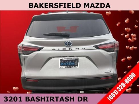 Used 2021 Toyota Sienna XLE image 4