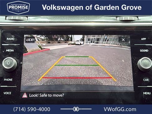 Used 2023 Volkswagen Tiguan SE w/ Panoramic Sunroof Package FWD image 25