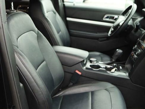 Used 2017 Ford Explorer XLT w/ Equipment Group 202A image 43