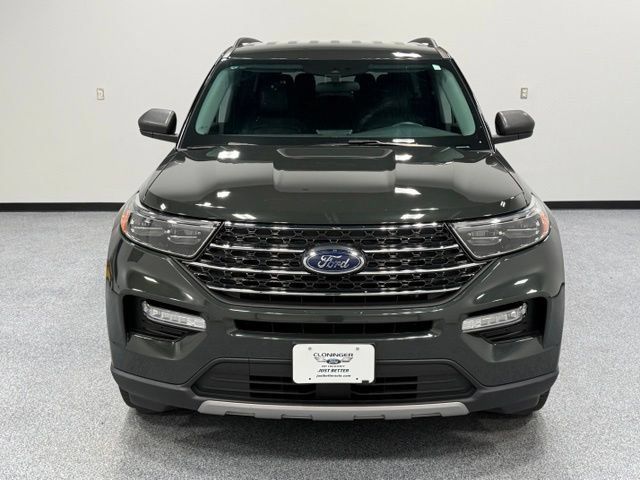 Used 2023 Ford Explorer XLT w/ Equipment Group 202A AWD/4WD image 3