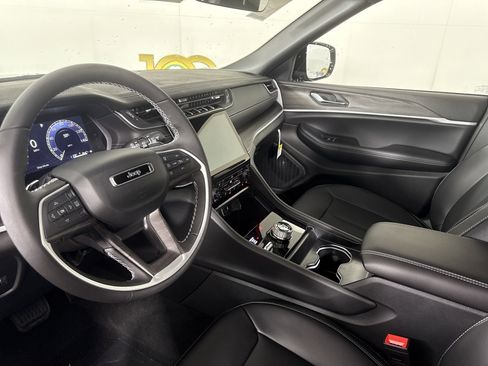 New 2025 Jeep Grand Cherokee L Limited w/ Black Appearance Package image 24