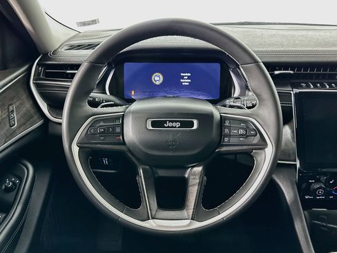 Used 2023 Jeep Grand Cherokee L Limited w/ Luxury Tech Group II AWD/4WD image 18