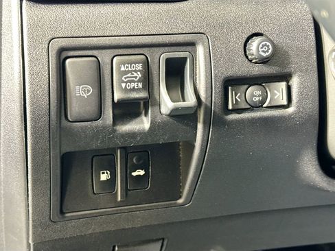 Used 2010 Lexus IS 250C image 10