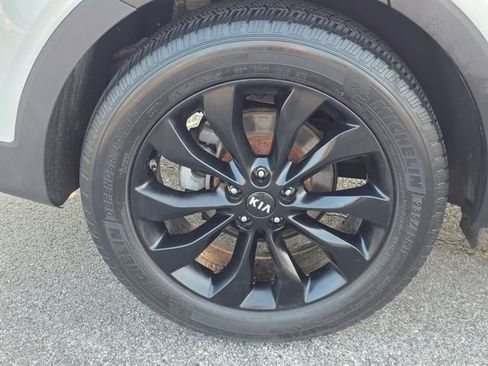 Used 2020 Kia Sorento EX FWD image 17