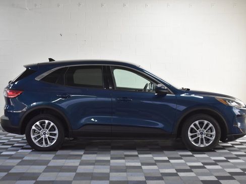 Used 2020 Ford Escape SE image 7