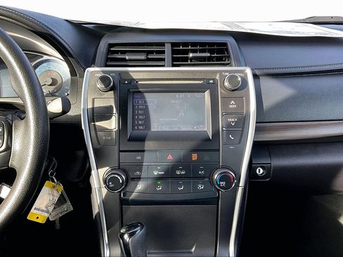 Used 2017 Toyota Camry LE image 6