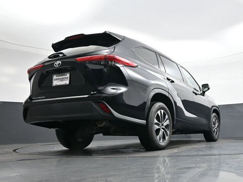 Used 2023 Toyota Highlander L image 40